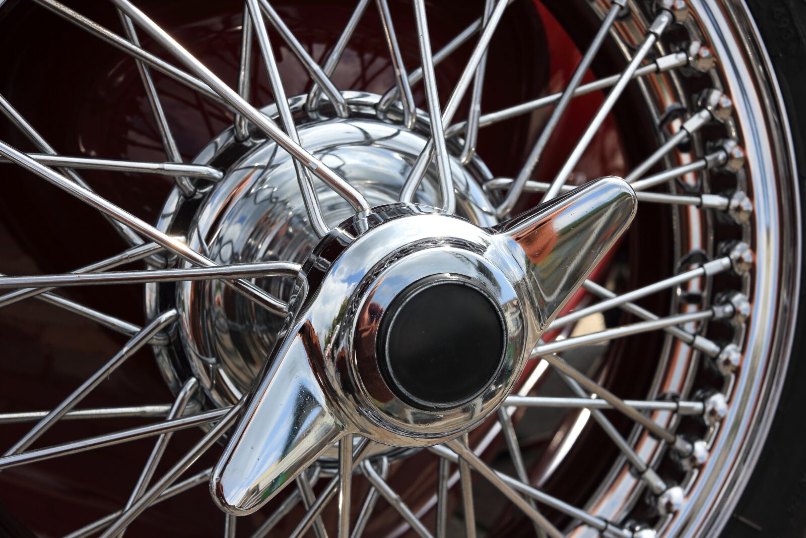 Canon EOS 550D (EOS Rebel T2i / EOS Kiss X4) sample photo. Classic, car, wire photography