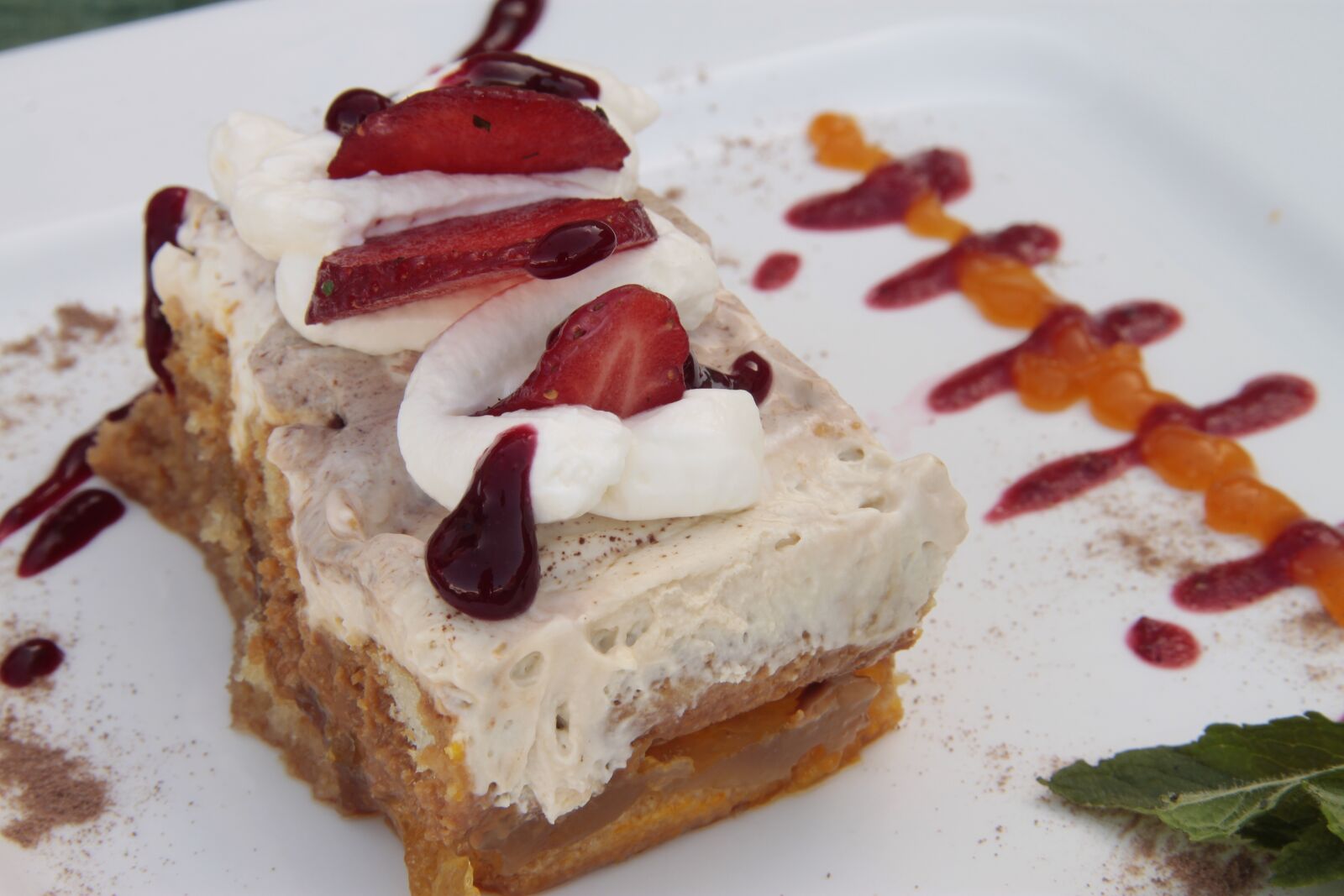 Canon EOS 500D (EOS Rebel T1i / EOS Kiss X3) sample photo. Dessert, cream, cake photography