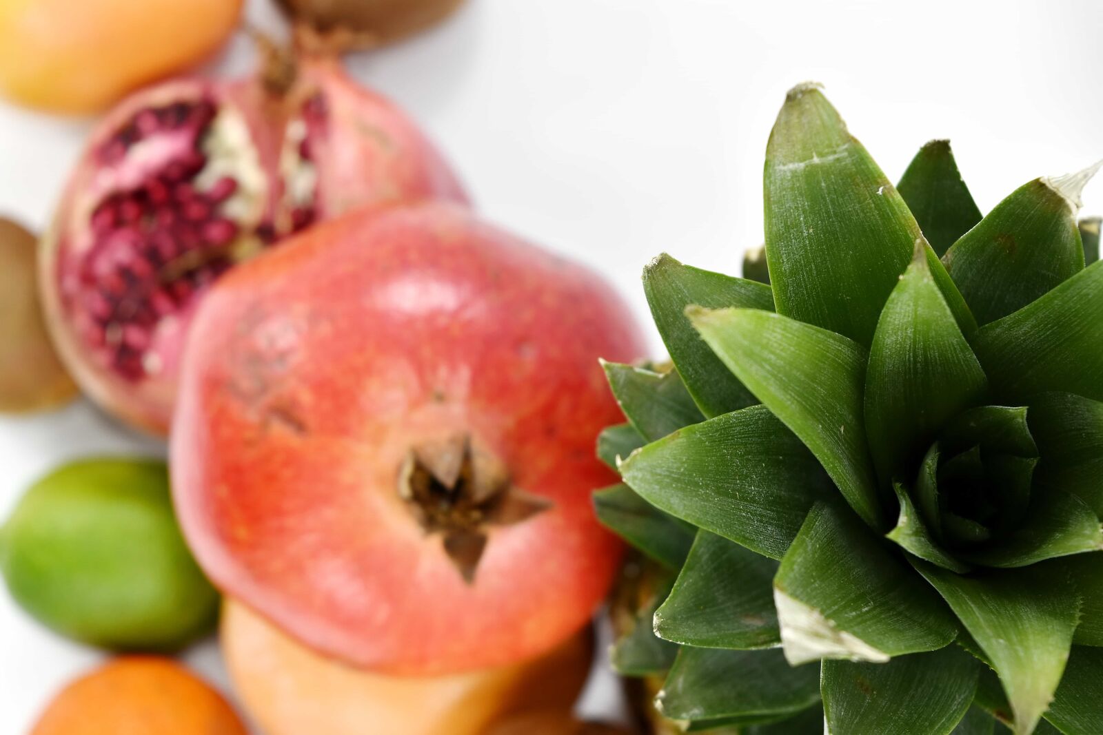 Nikon D5500 sample photo. Focus, green leaves, pineapple photography