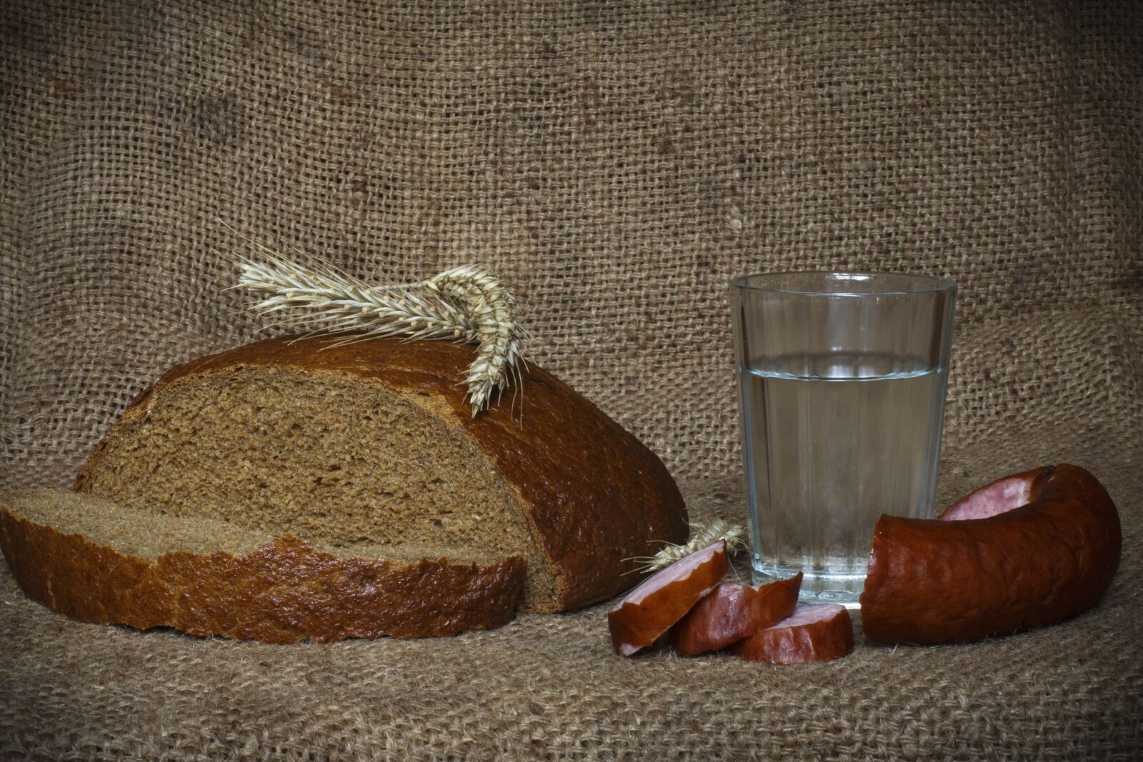 Canon EOS 100D (EOS Rebel SL1 / EOS Kiss X7) sample photo. Still life, bread, cereals photography