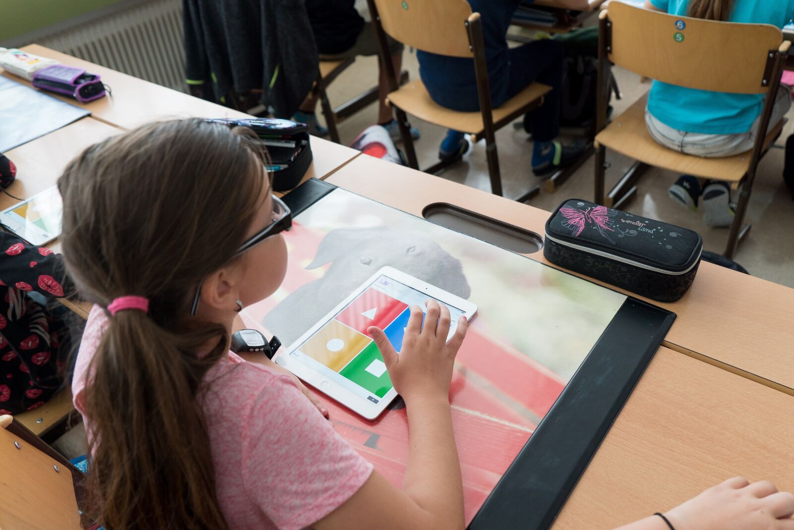 Sony a7S + Sony Vario Tessar T* FE 24-70mm F4 ZA OSS sample photo. Ipad, school, child photography