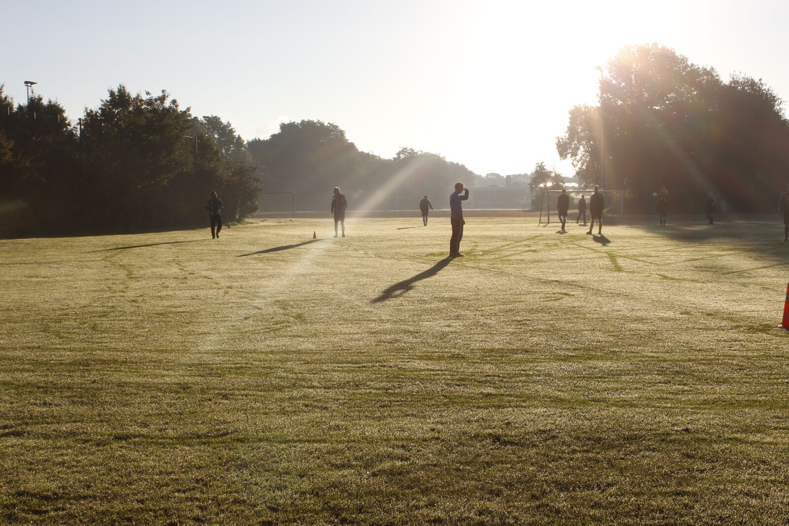 Canon EOS 600D (Rebel EOS T3i / EOS Kiss X5) sample photo. Football, morgenstimmung, players photography