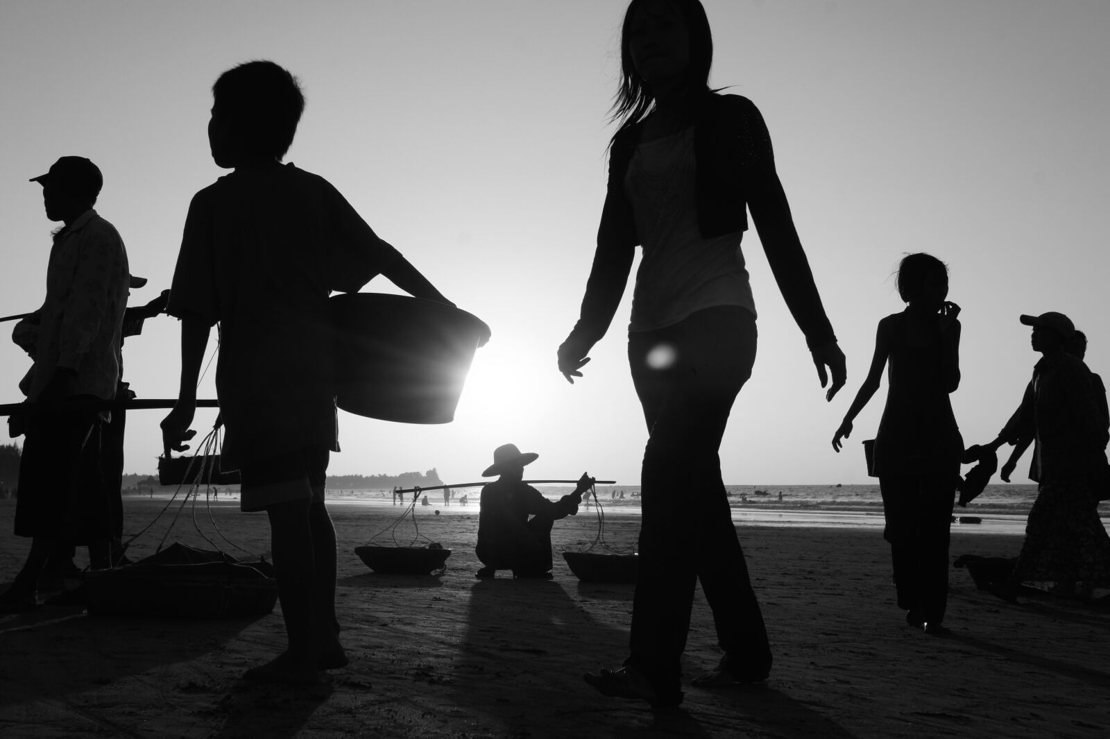 Sony Alpha NEX-5 + Sony E 18-55mm F3.5-5.6 OSS sample photo. Black and white, beach photography