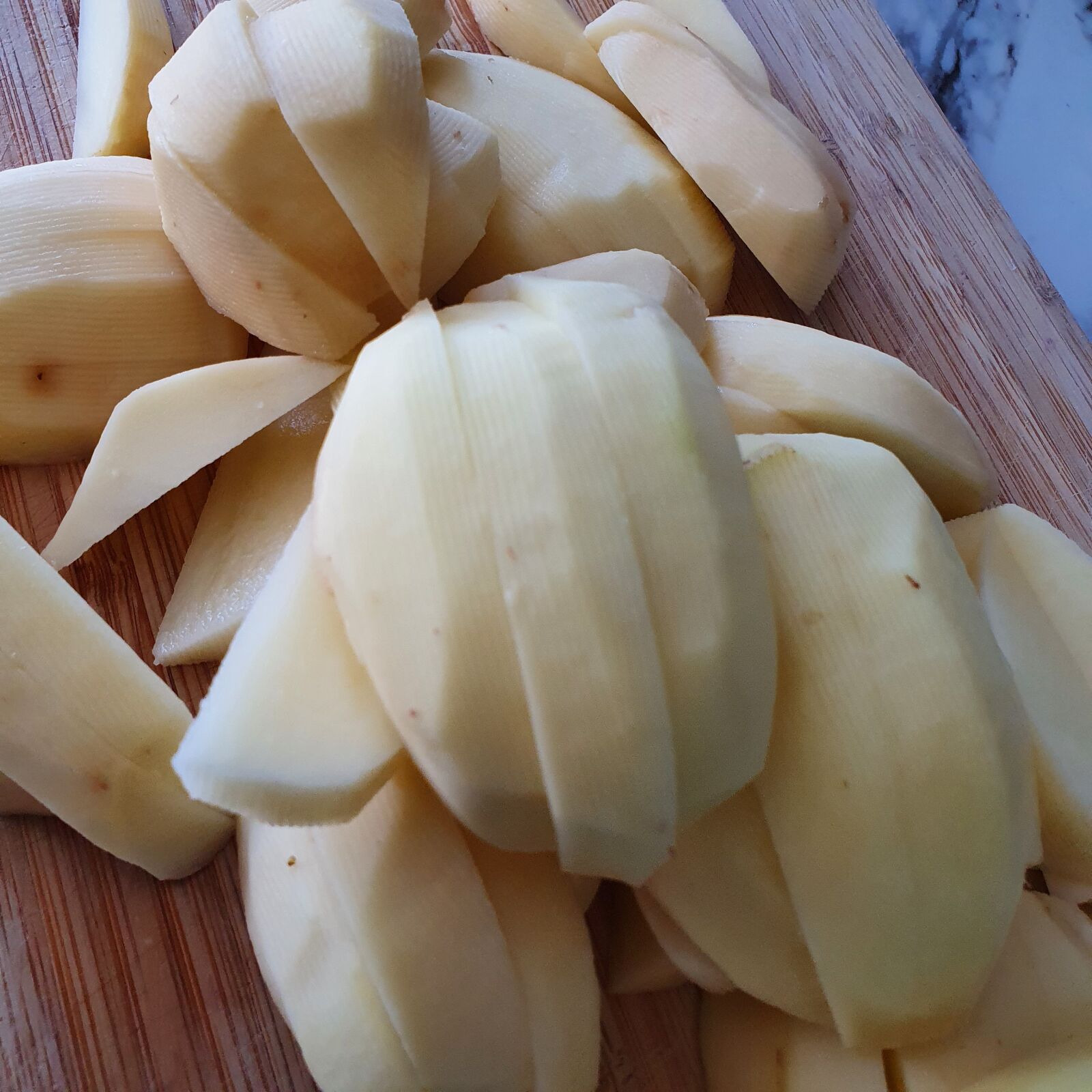 Samsung Galaxy S10 sample photo. Apple, sliced, healthy photography