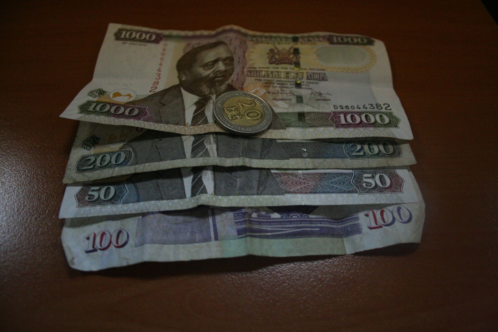 Canon EOS 350D (EOS Digital Rebel XT / EOS Kiss Digital N) sample photo. Kenya, kenyan currency, shilling photography