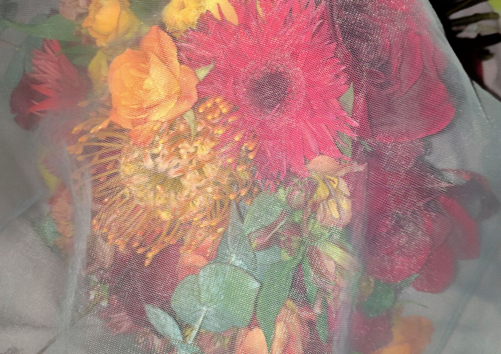 Xiaomi MI 8 sample photo. Flowers, wedding, chrysanthemum photography
