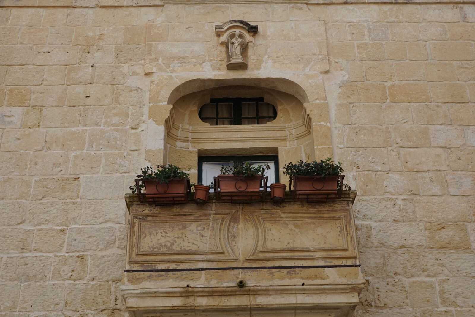 Sony ILCA-77M2 + Sony DT 16-50mm F2.8 SSM sample photo. Window, wall, balcony photography