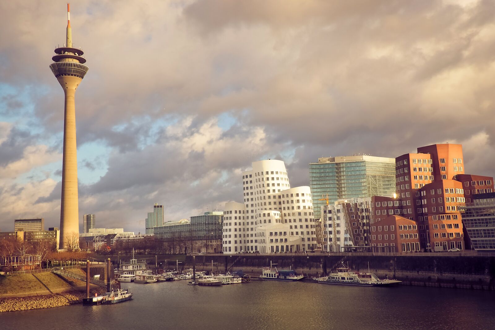 Olympus OM-D E-M10 sample photo. Skyline, düsseldorf, rhine photography