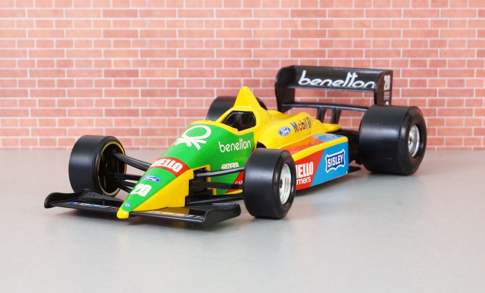 Sony DT 18-70mm F3.5-5.6 sample photo. Benetton, formula 1, michael schumacher photography