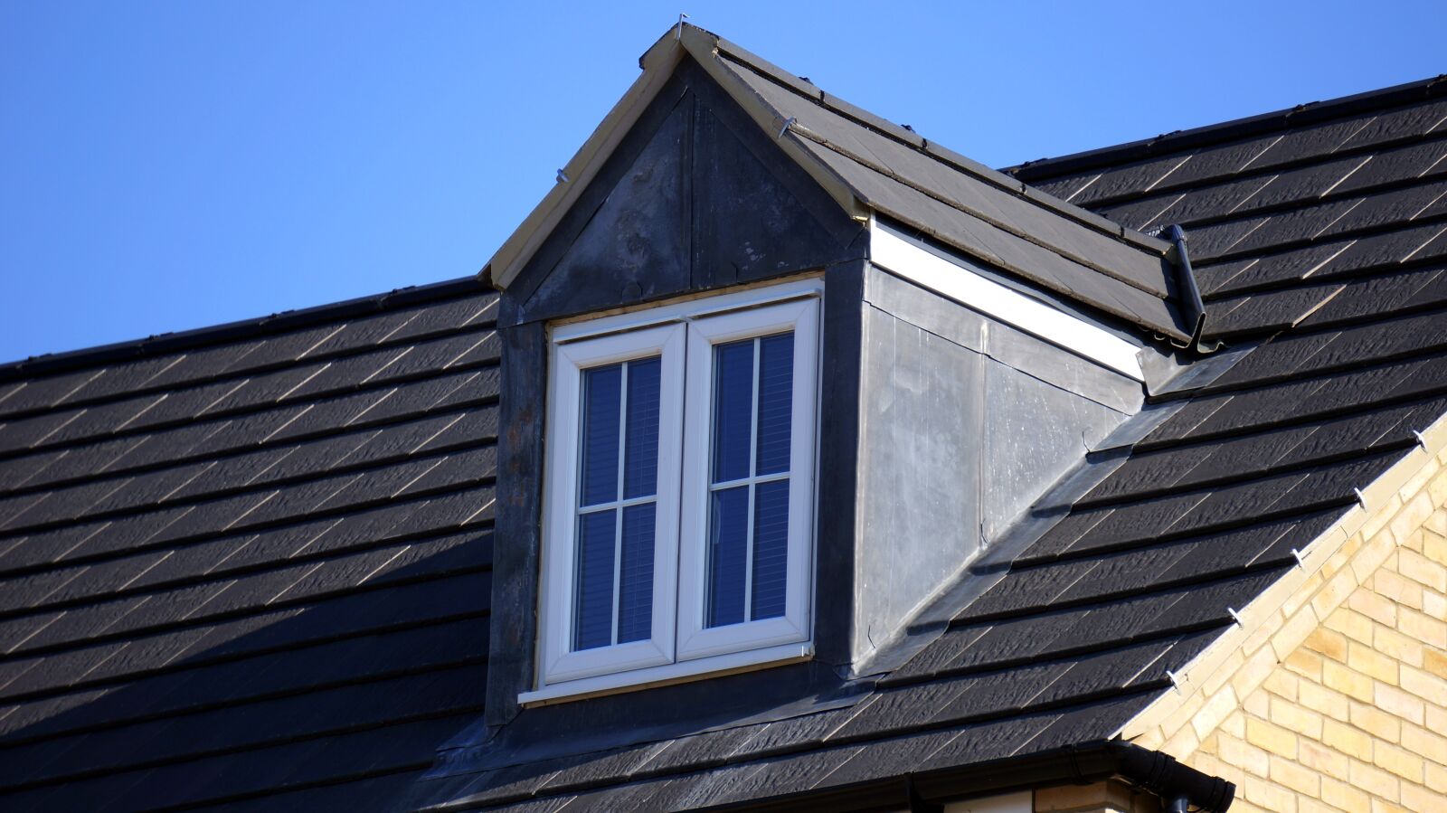 Sony Alpha NEX-5N + Sony E 55-210mm F4.5-6.3 OSS sample photo. Window, house, home photography