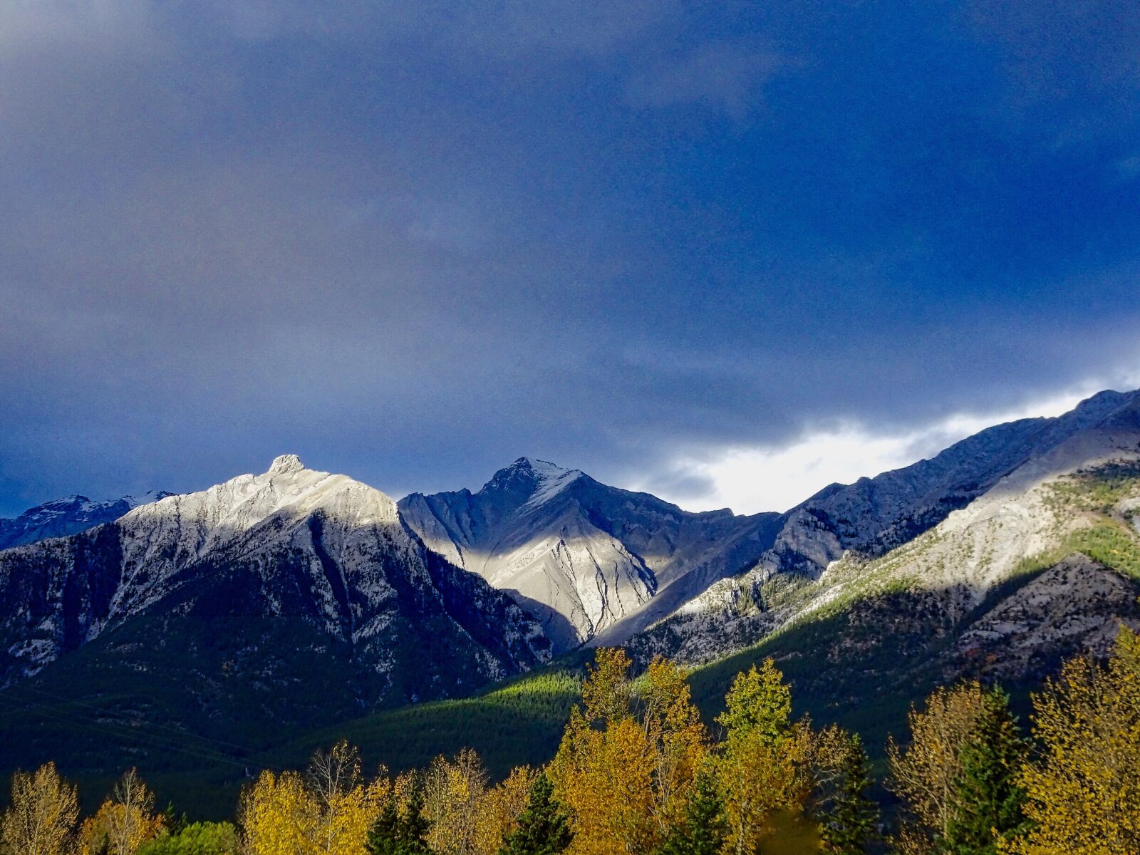 Sony Cyber-shot DSC-HX90V sample photo. Light, autumn, mountains photography
