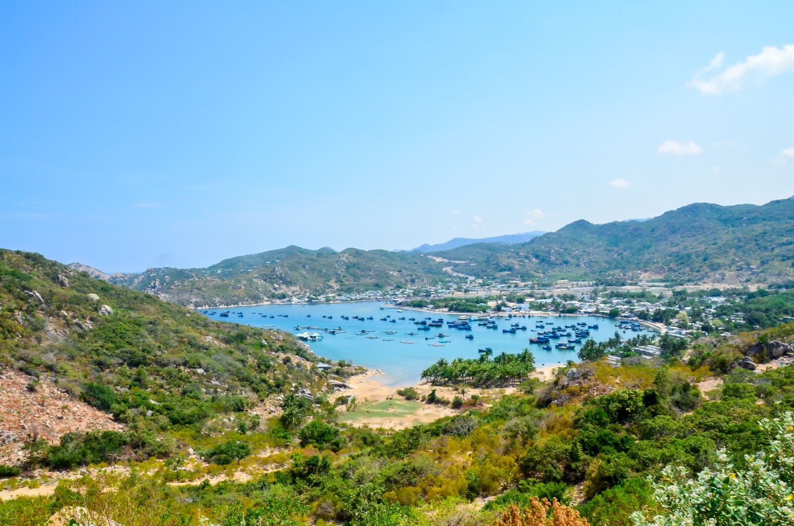 Nikon D5100 sample photo. Vinh hy bay, beautiful photography