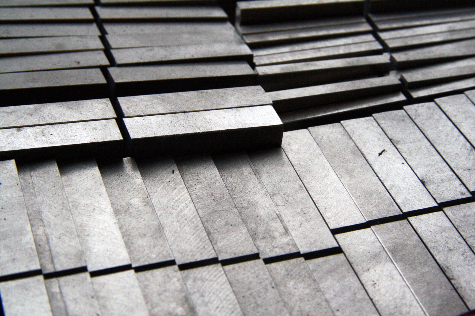 Canon EOS 1000D (EOS Digital Rebel XS / EOS Kiss F) sample photo. Metal, pattern, steel photography