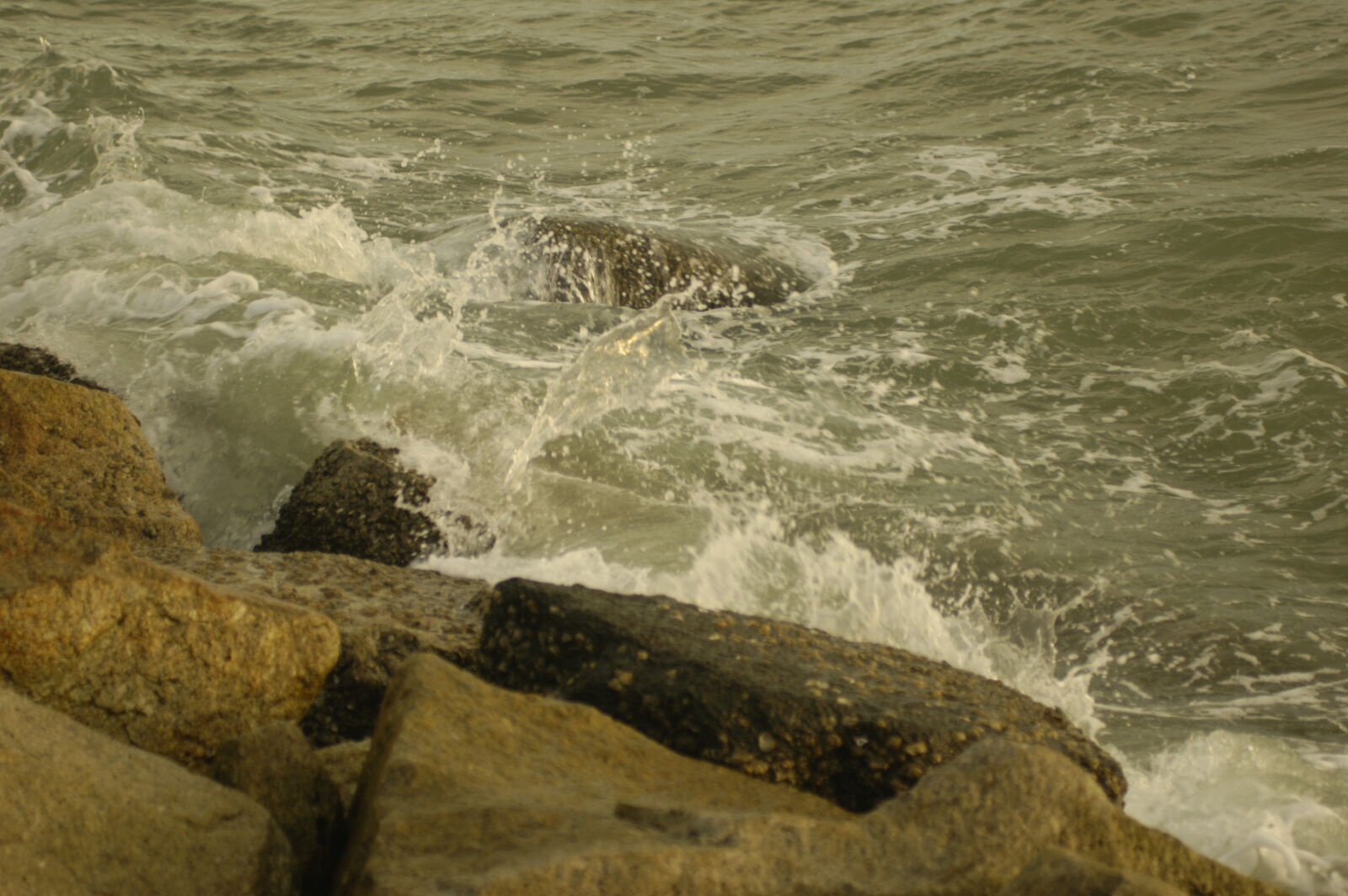 Nikon D70s + Sigma 24-70mm F2.8 EX DG Macro sample photo. Beach, ocean, rocks, sea photography