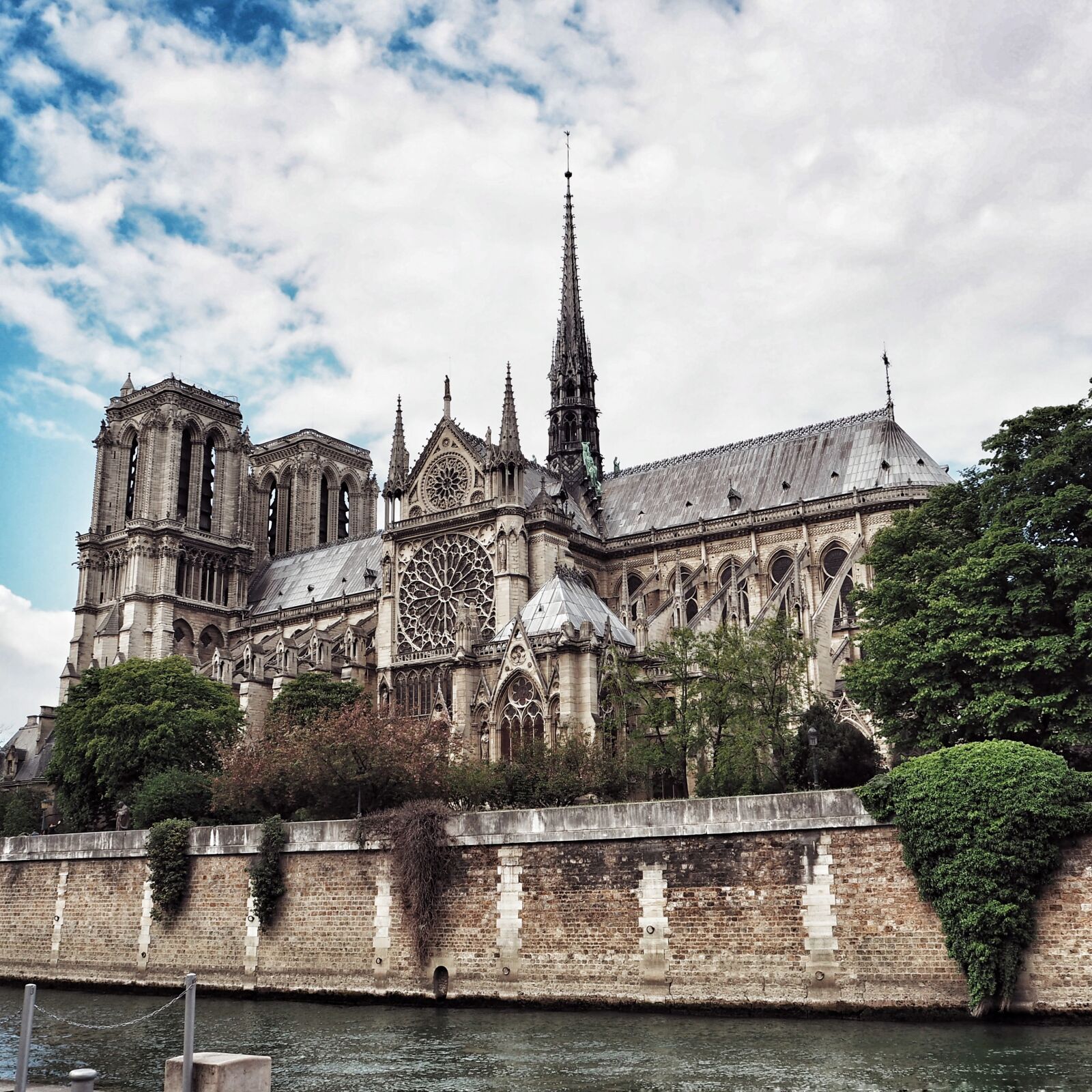 Olympus OM-D E-M10 II sample photo. Architecture, church, gothic photography