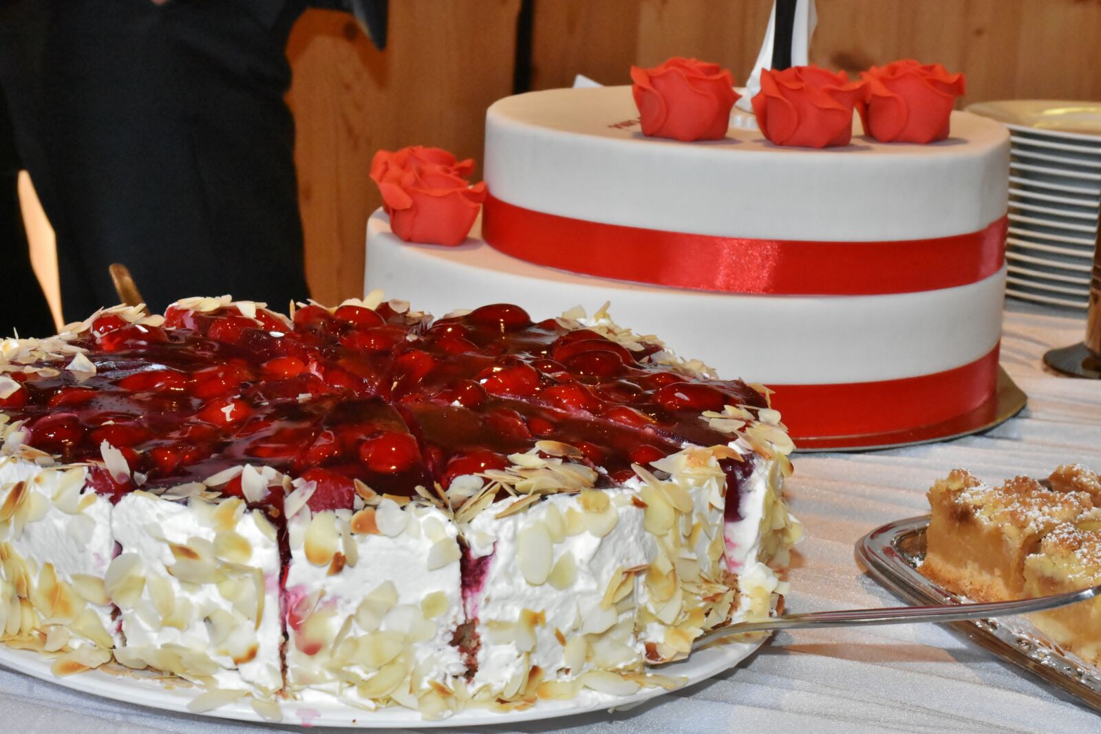 Nikon D7200 sample photo. Wedding cake, cake, rose photography