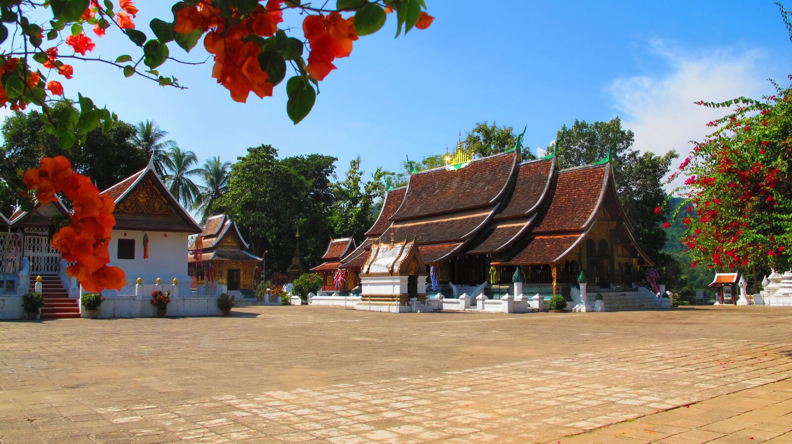 Canon PowerShot G12 sample photo. Wat xieng thong, buddhist photography