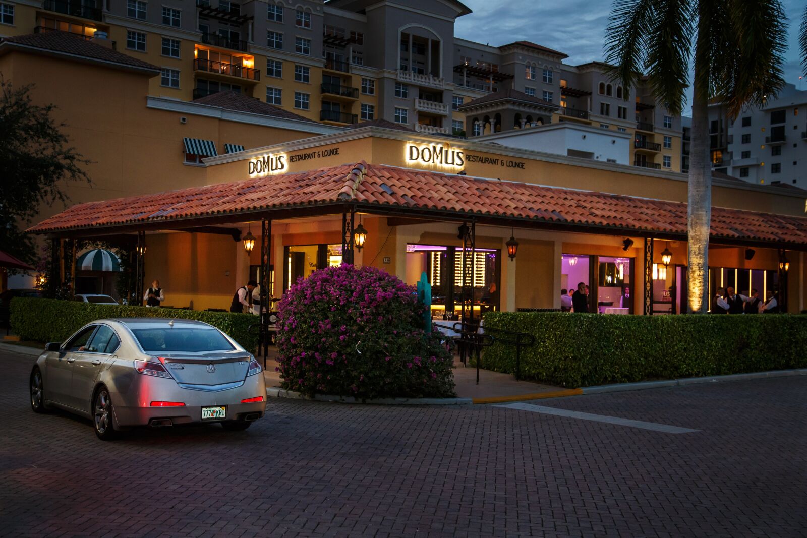 Canon EOS 5D Mark III sample photo. Miami, restaurant, florida photography