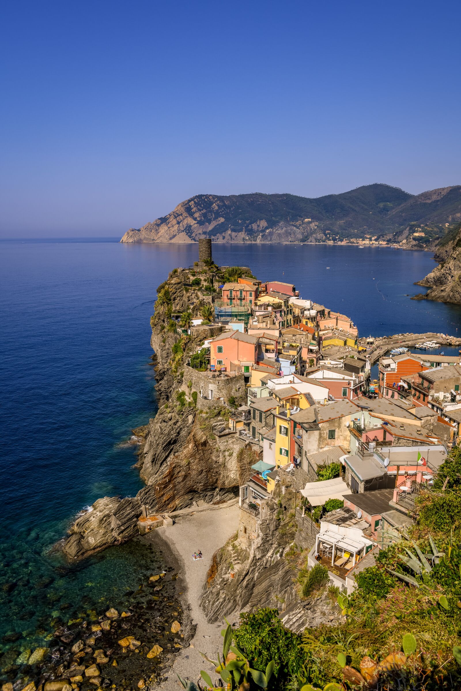 Tamron 28-300mm F3.5-6.3 Di VC PZD sample photo. Italy, cinque terre, sea photography