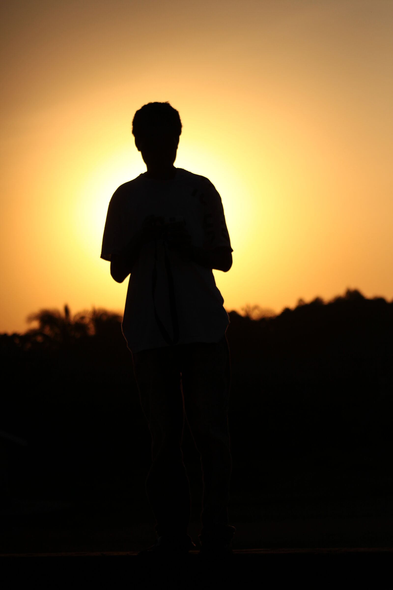 Canon EOS 550D (EOS Rebel T2i / EOS Kiss X4) sample photo. Sunset, silhouette, man photography