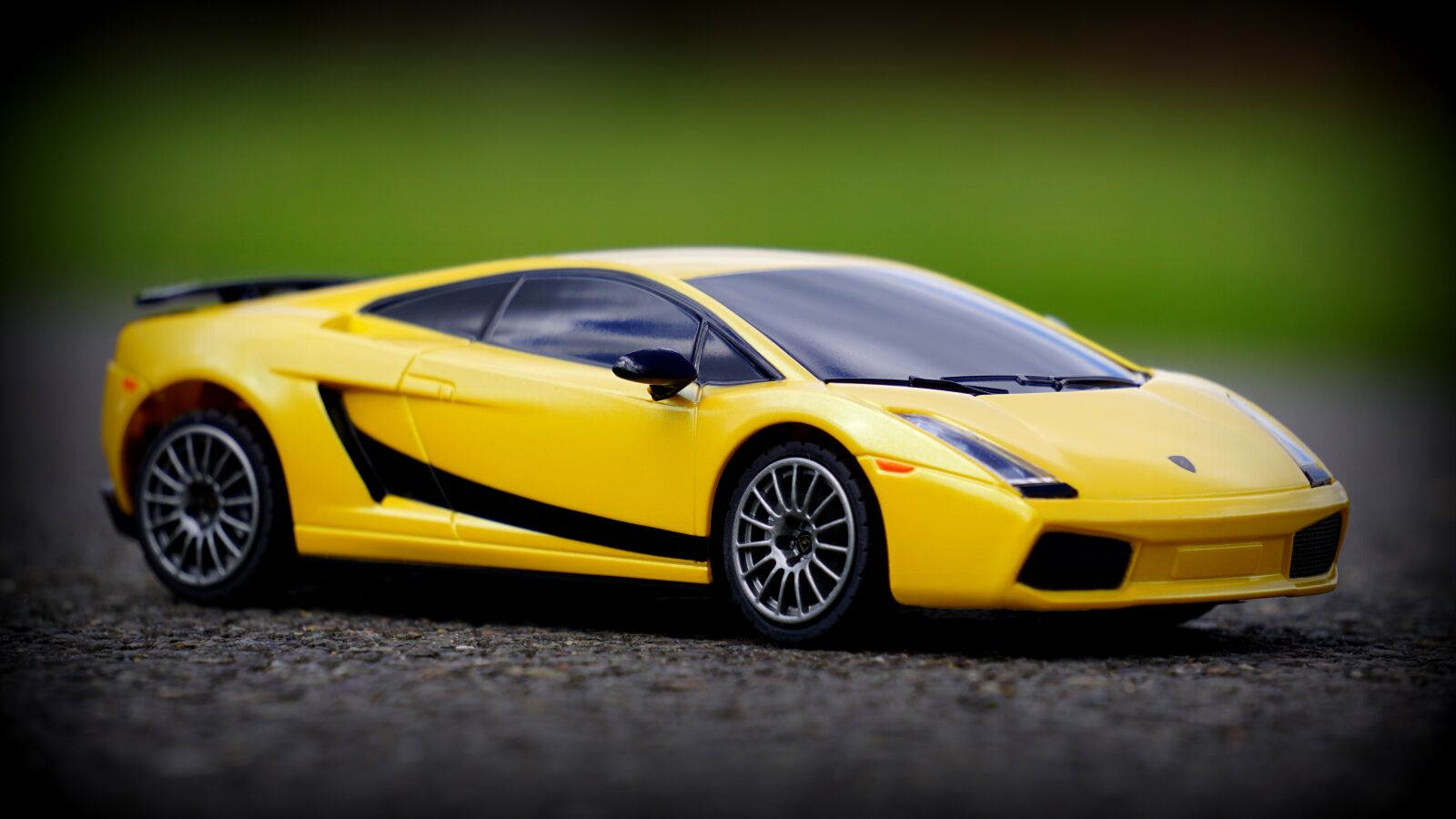 Sony E 55-210mm F4.5-6.3 OSS sample photo. Car, fast, lamborghini photography