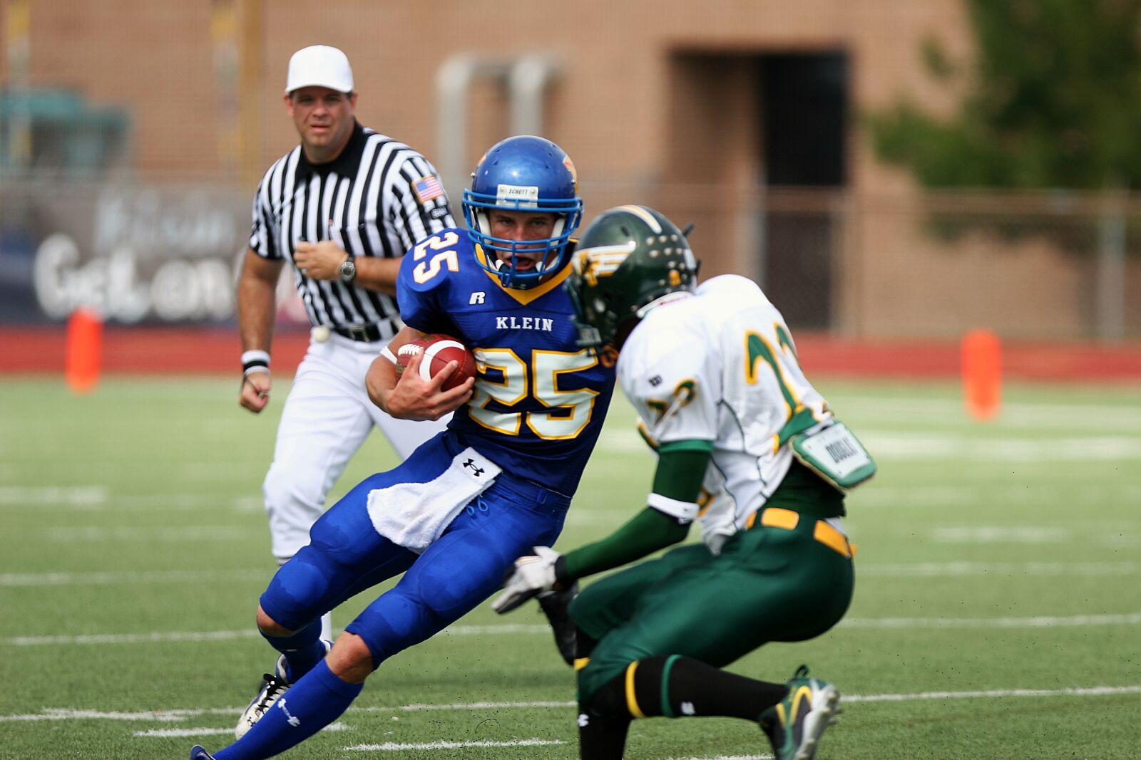 Canon EOS 20D sample photo. Football, running back, referee photography