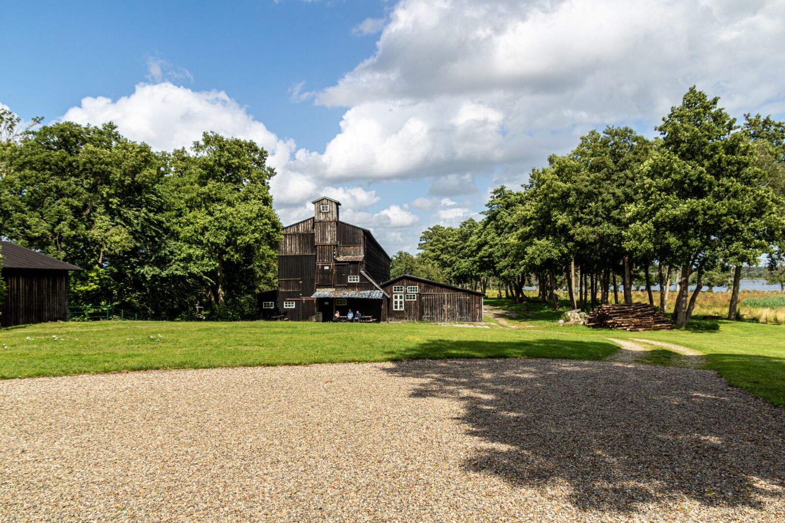 Canon EOS 750D (EOS Rebel T6i / EOS Kiss X8i) + Canon TS-E 90mm F2.8 Tilt-Shift sample photo. Architecture, cloistermill, paper photography