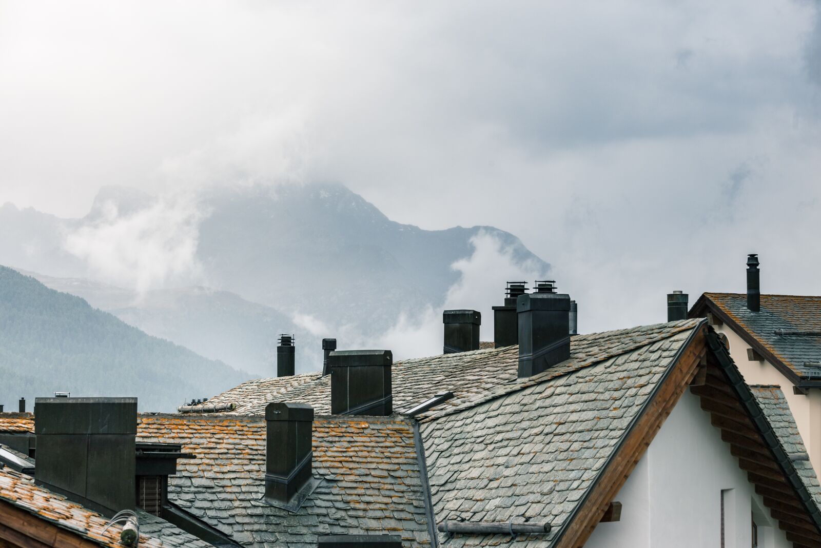 Canon EF 70-200mm F4L IS USM sample photo. Silvaplana, engadin, roof tiles photography