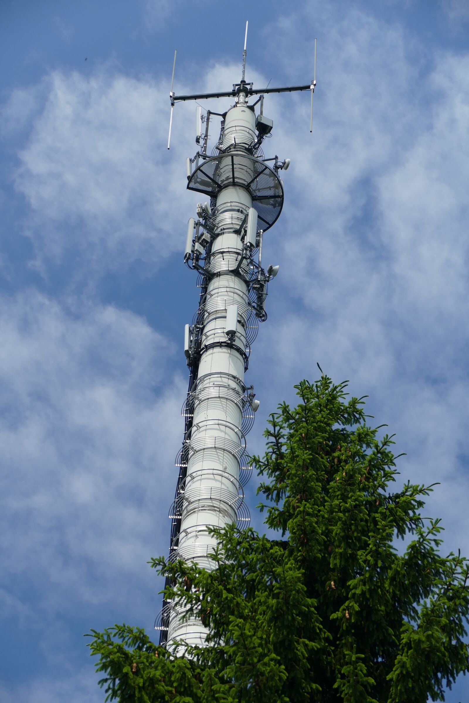 Panasonic Lumix DMC-FZ1000 sample photo. Radio tower, clouds, cloudiness photography