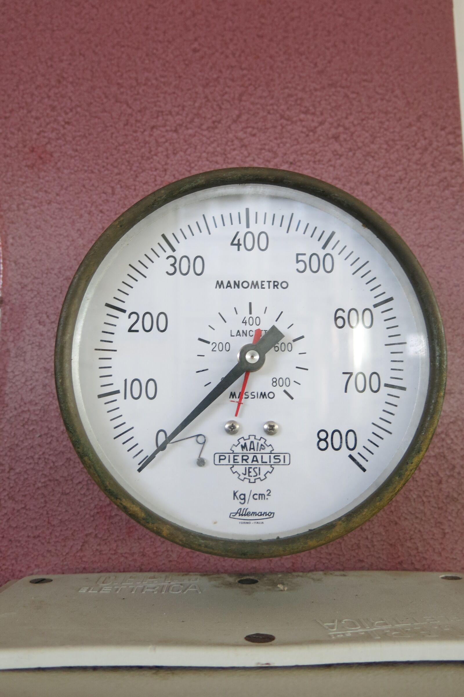 Canon PowerShot G15 sample photo. Pointer, measure, pressure gauge photography