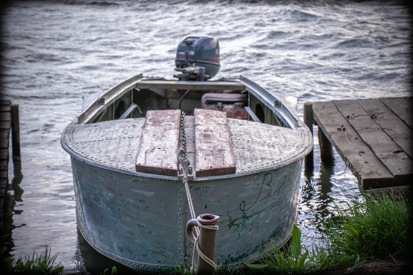 Canon EF-S 18-135mm F3.5-5.6 IS USM sample photo. Powerboat, old, river photography