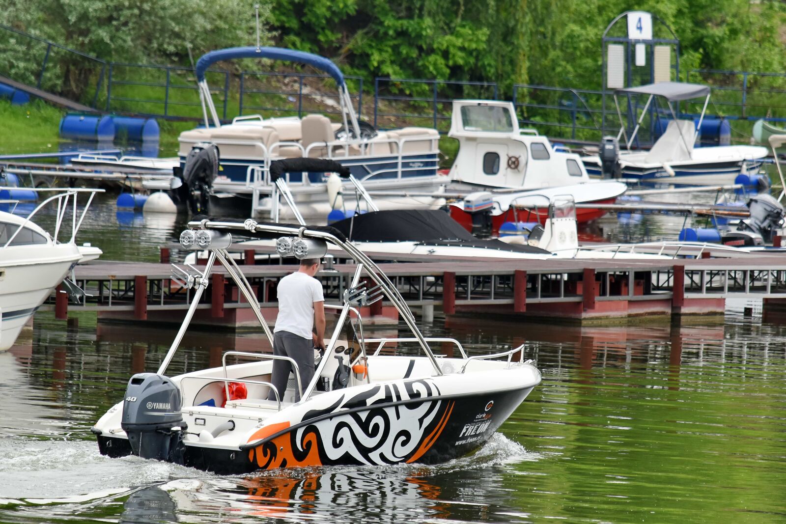 Nikon D5500 sample photo. Person, yacht club, yachts photography