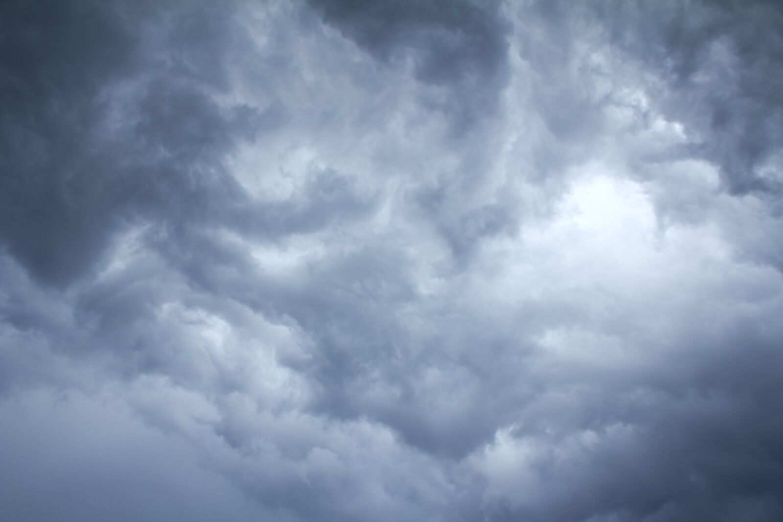 Canon EF-S 18-55mm F3.5-5.6 IS sample photo. Clouds, weather, nature photography