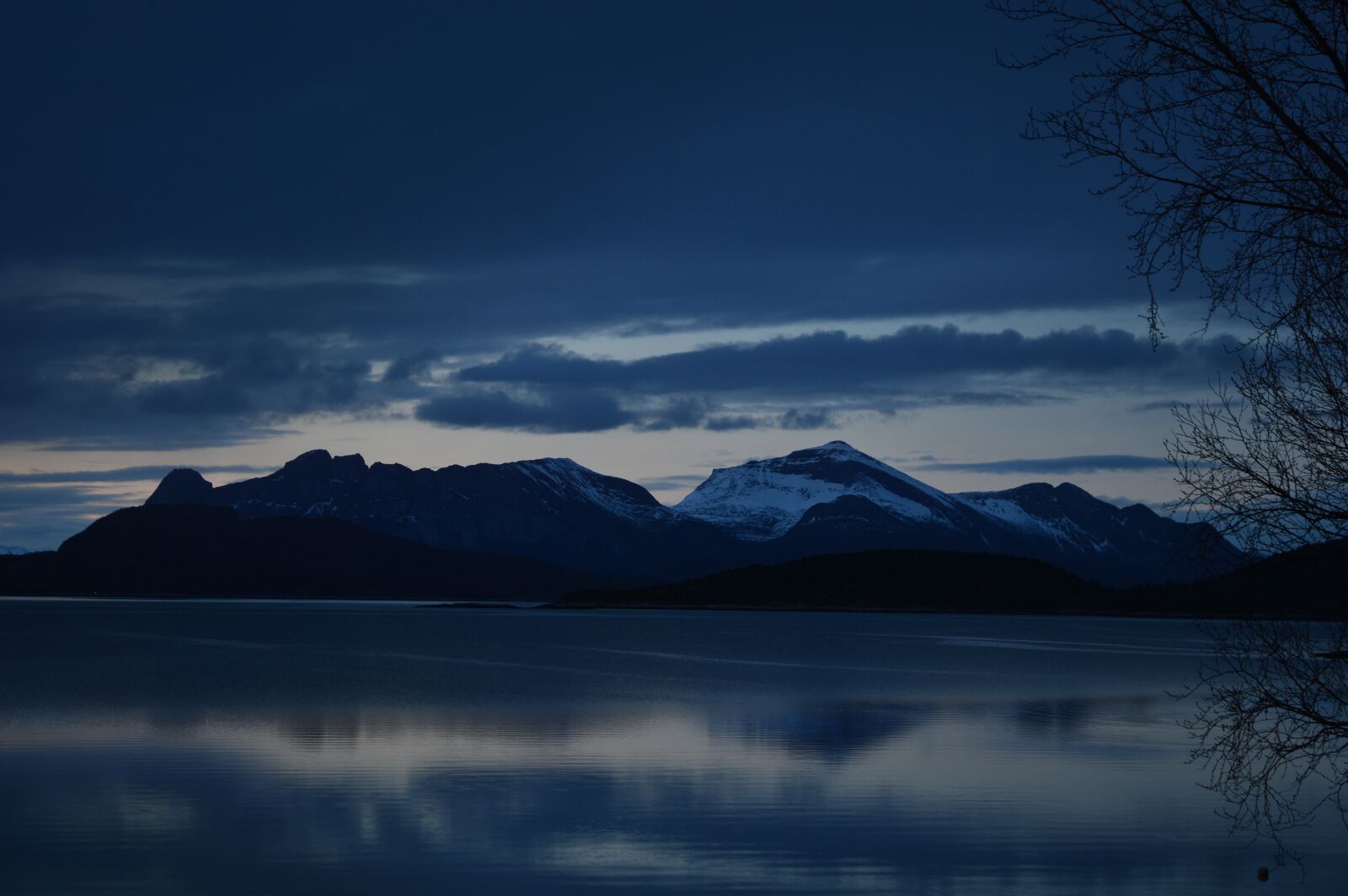 Nikon D3200 sample photo. Mountains, hamarøy, sea photography