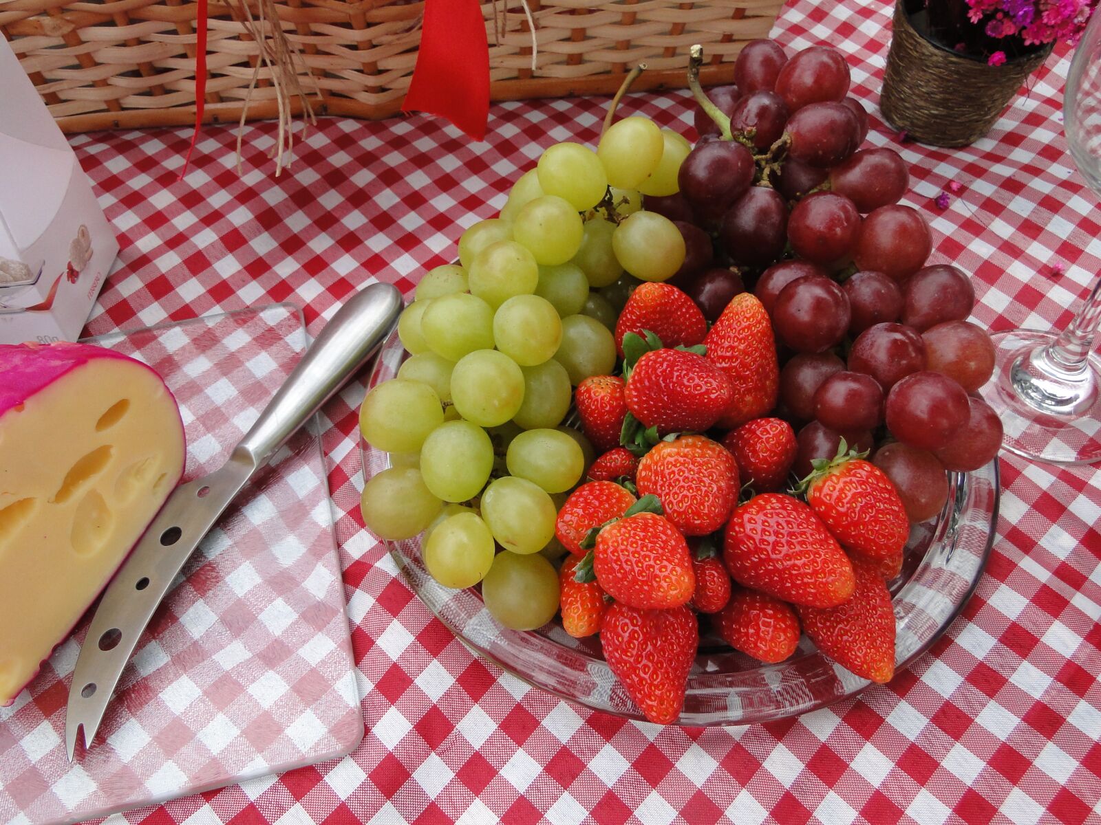 Sony Cyber-shot DSC-HX1 sample photo. Fruit, picnic, nutrition photography
