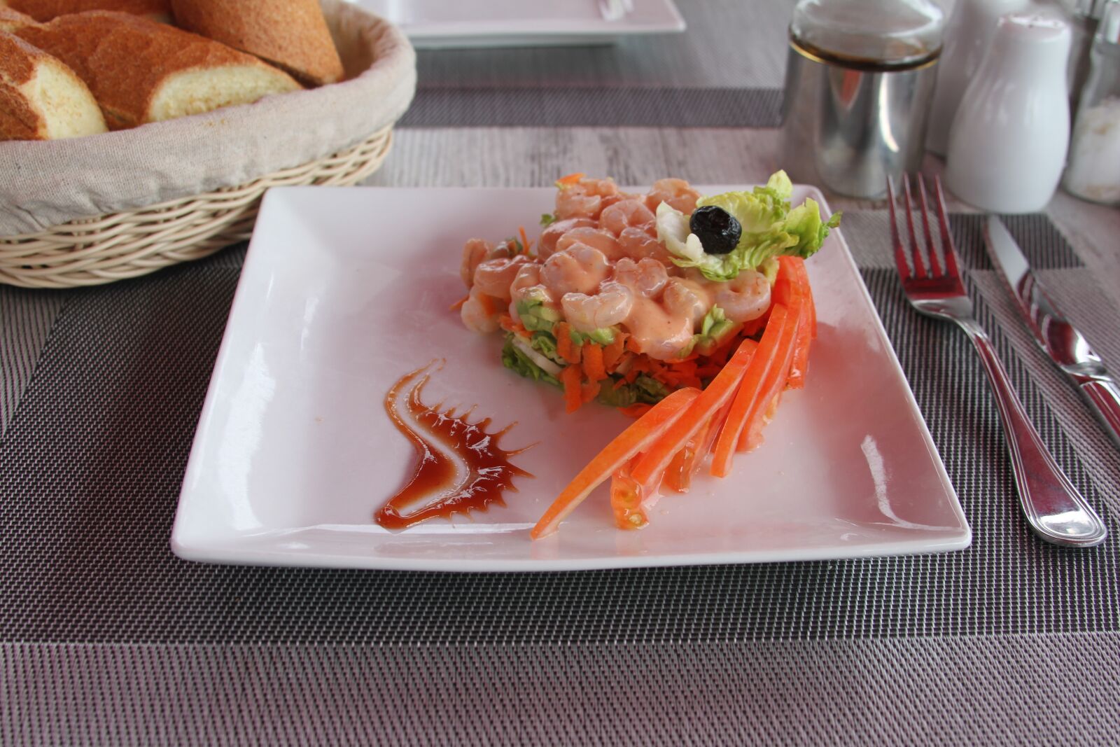 Canon EOS 7D sample photo. Shrimp, lawyer, tomato photography