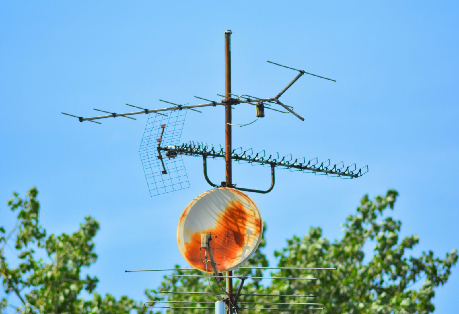 Nikon D5200 sample photo. Antenna, tv antenna, sat photography