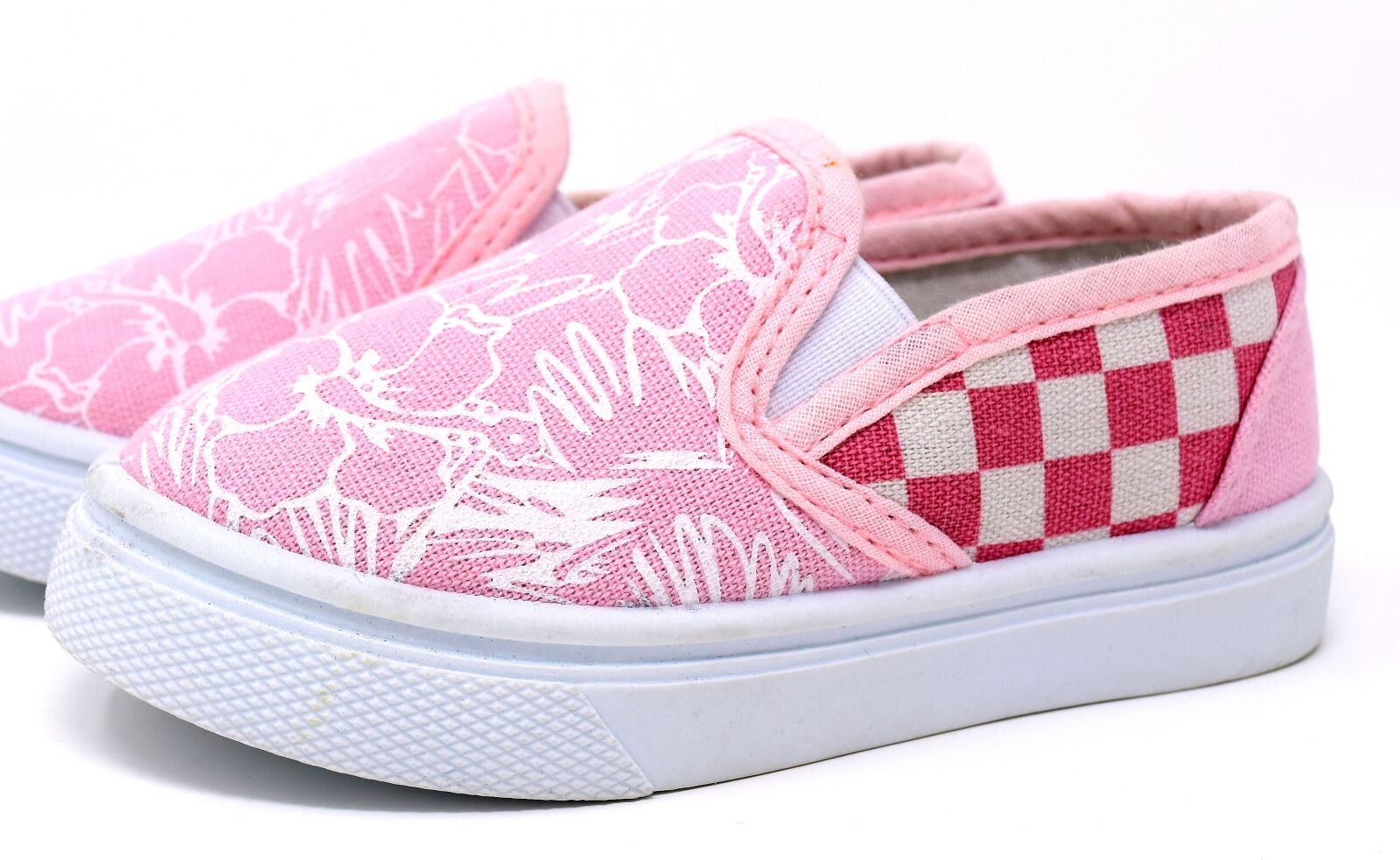 Nikon D7200 sample photo. Children's shoes, fabric, small photography
