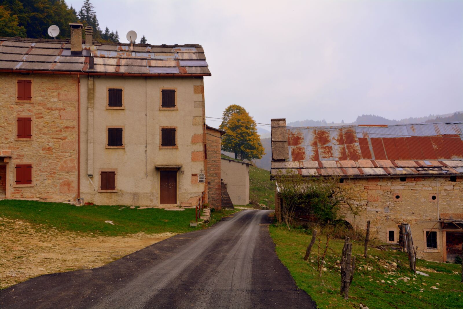 Nikon D7100 sample photo. Borgo, road, autumn photography