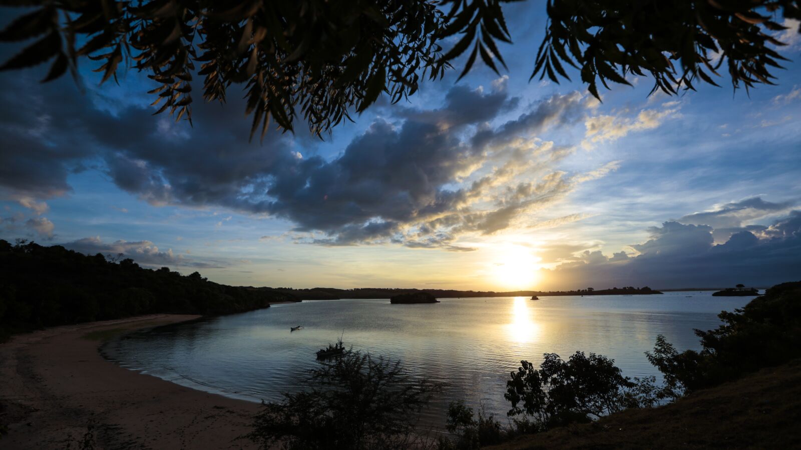 Canon EF 16-35mm F2.8L II USM sample photo. Sunset, blue, golden photography