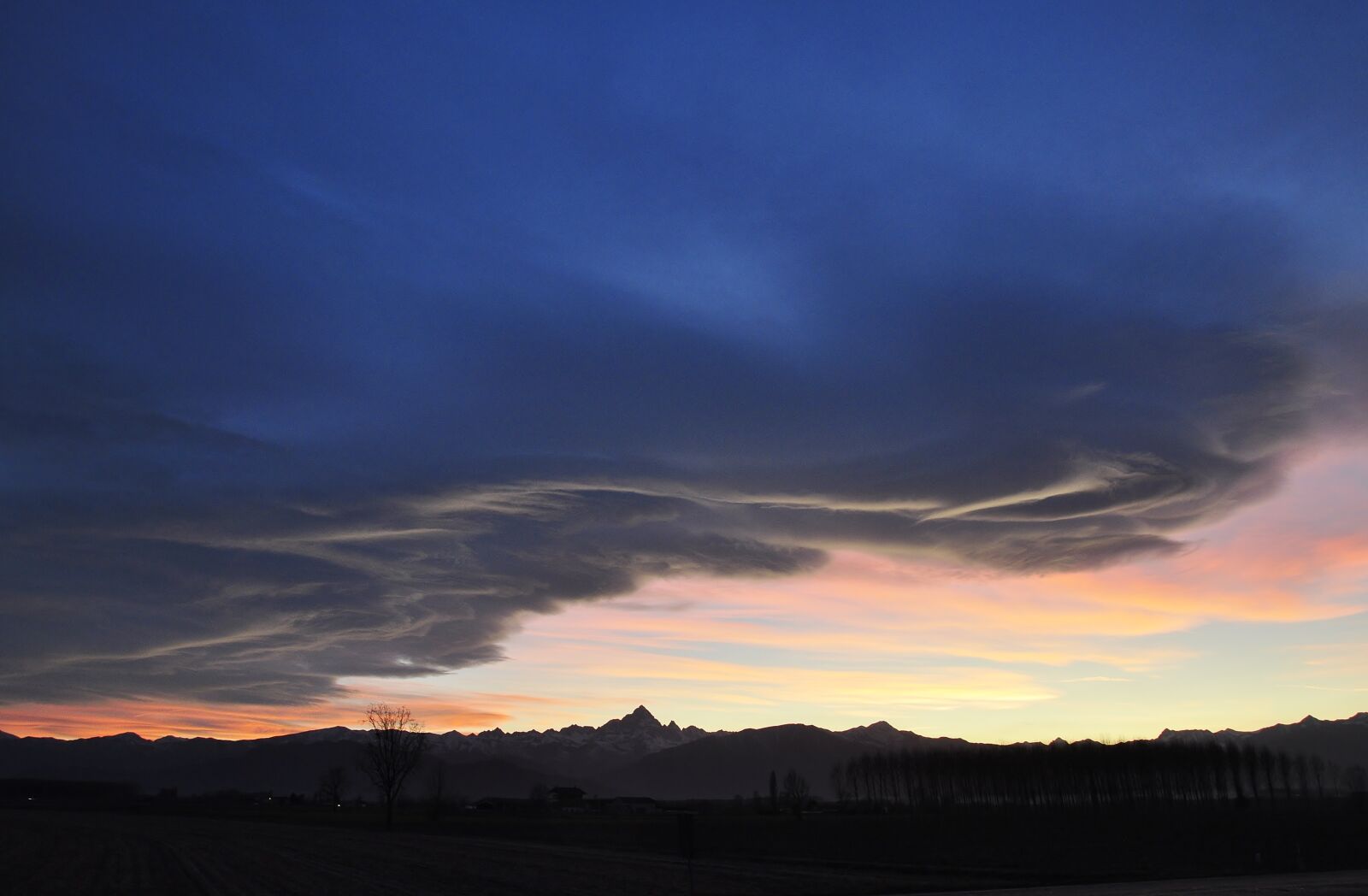 Nikon D5000 sample photo. Skyline, clouds, horizon photography