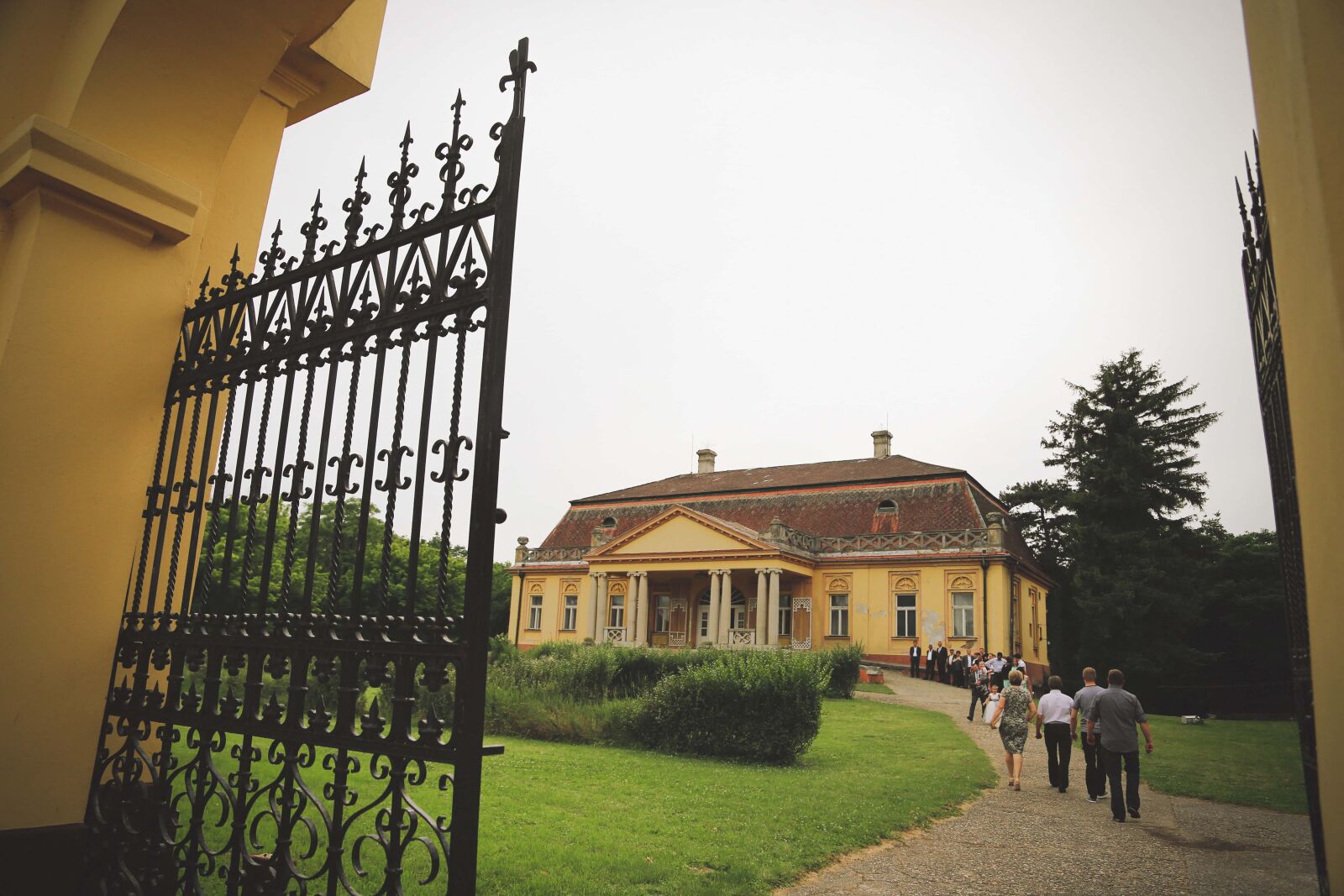 Canon EF 24-105mm F4L IS USM sample photo. Entrance, front door, castle photography
