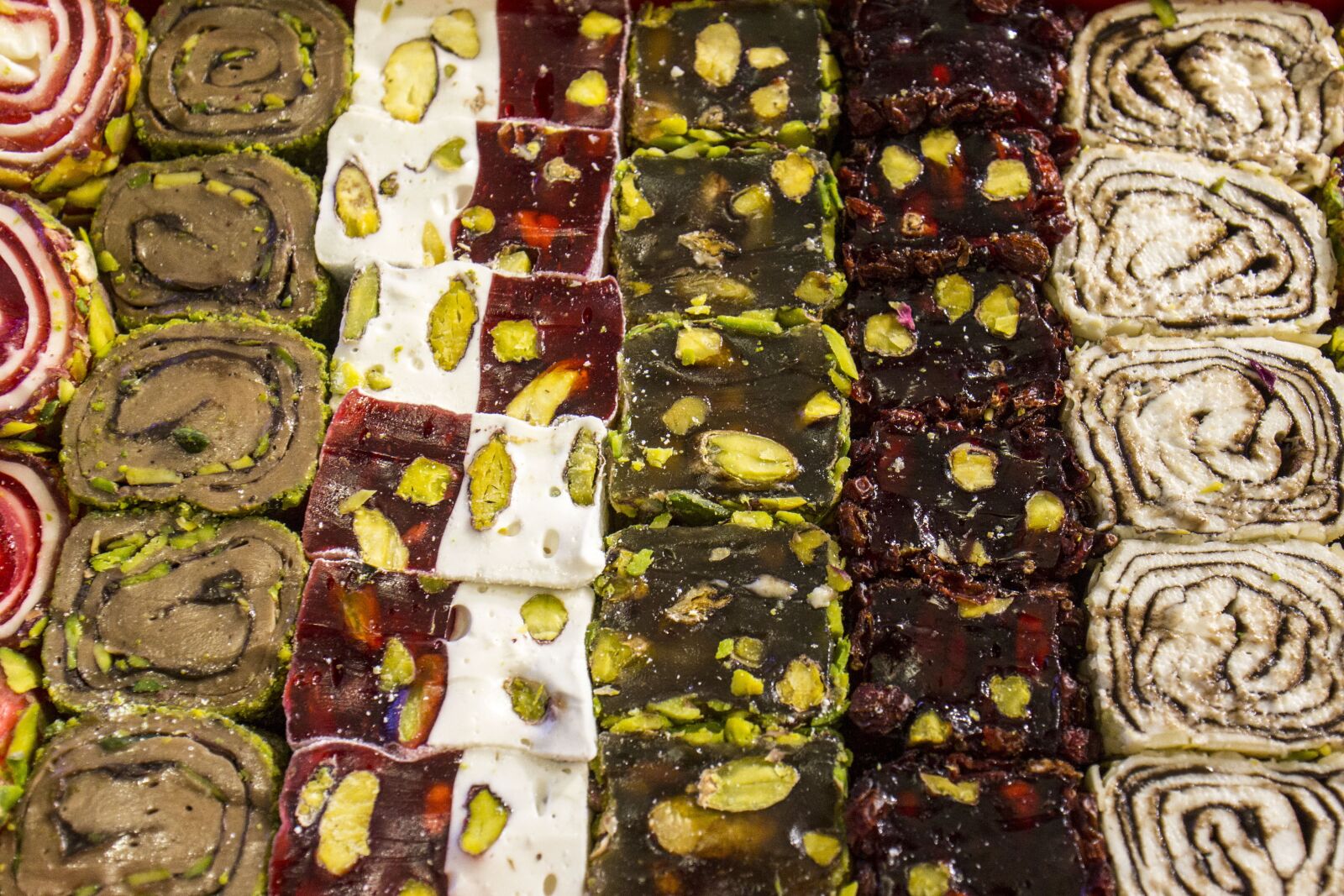 Canon EOS 60D sample photo. Istanbul, turkish sweets, street photography