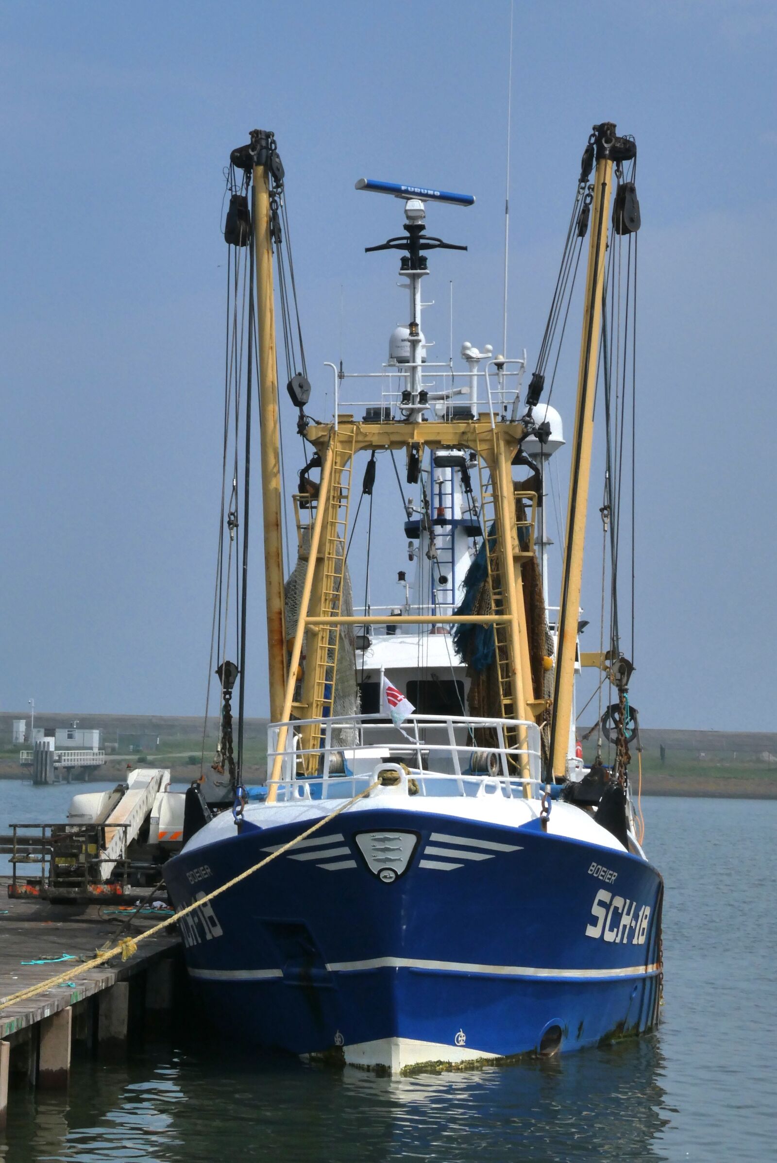 Panasonic Lumix DC-ZS70 (Lumix DC-TZ90) sample photo. Fishing boat, fisheries, water photography