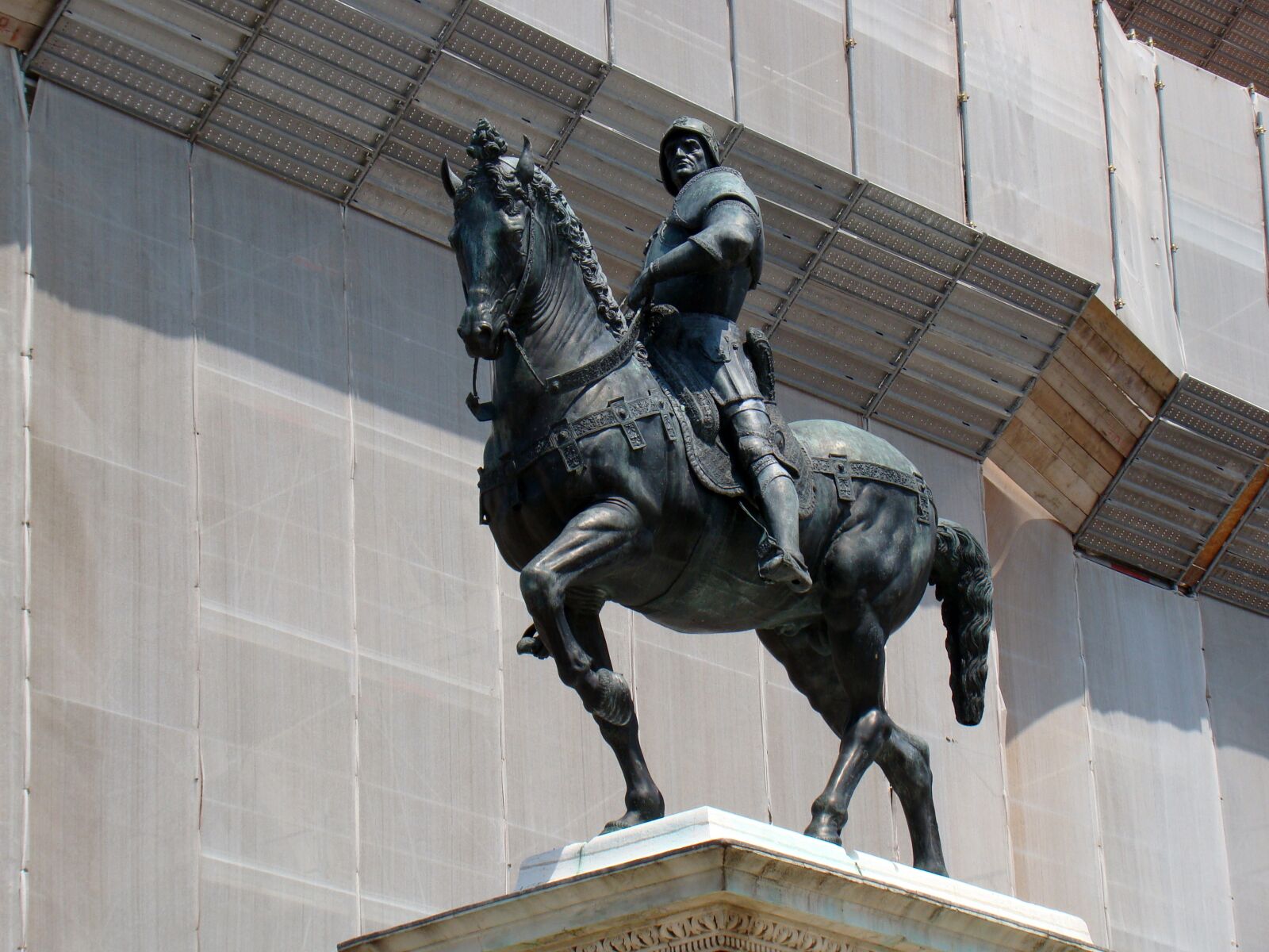 Sony Cyber-shot DSC-H50 sample photo. Monument, the statue, the photography