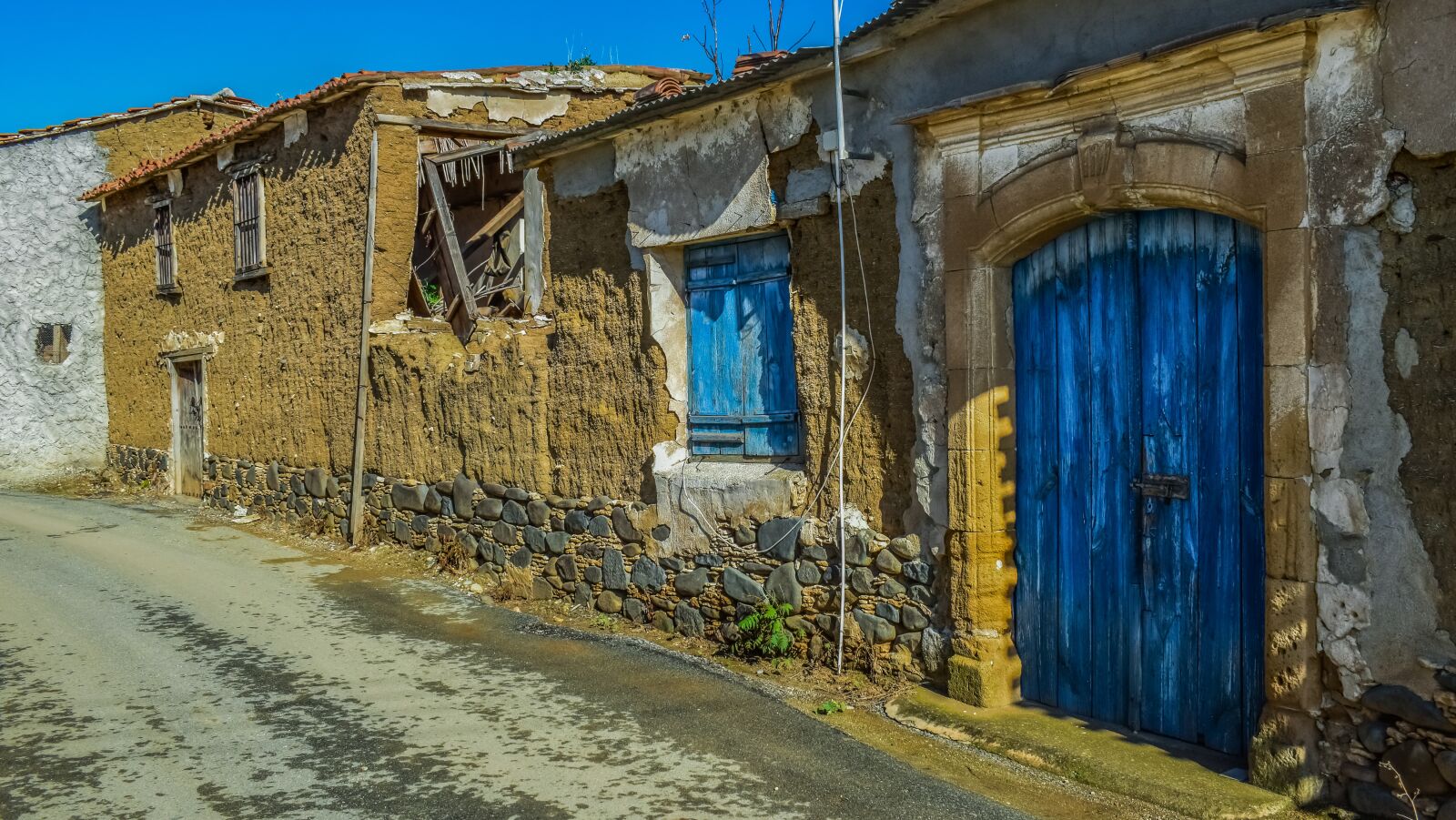 Nikon D3300 sample photo. Street, old houses, abandoned photography