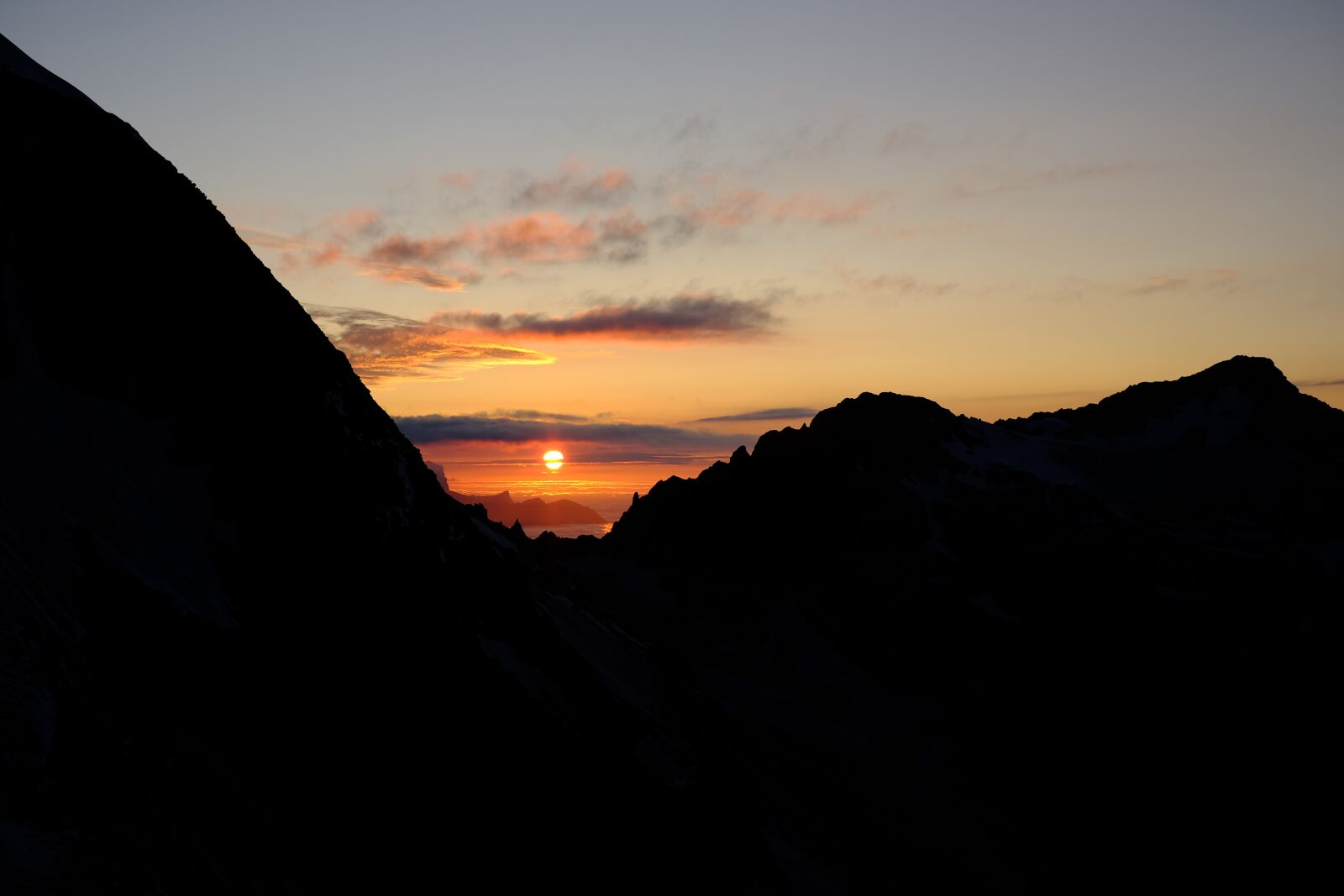 Fujifilm XF 35mm F1.4 R sample photo. Sunset, alpine, sea of photography