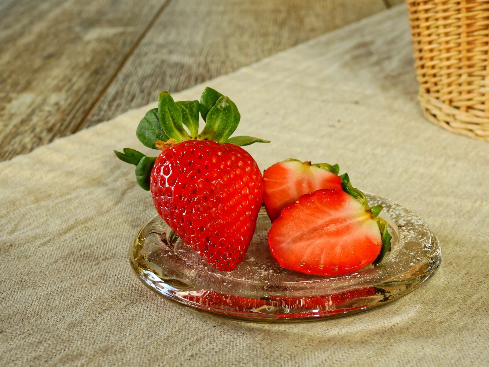 Nikon Coolpix P900 sample photo. Strawberries, berries, fruits photography
