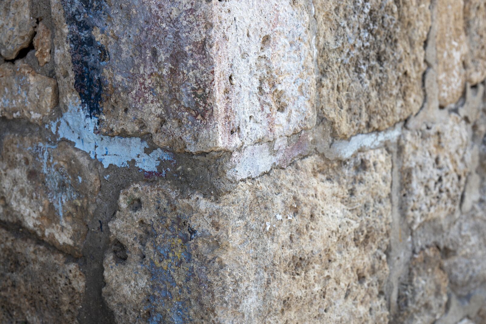 Canon RF 85mm F1.2L USM sample photo. Wall, pattern, stone photography