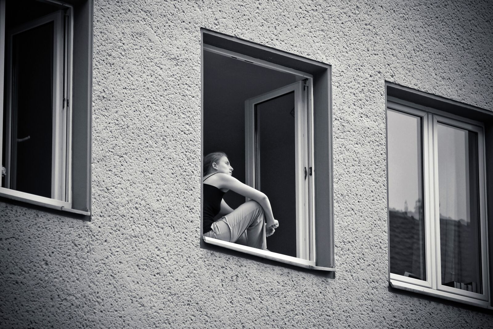 Olympus OM-D E-M10 sample photo. Window, woman, building photography